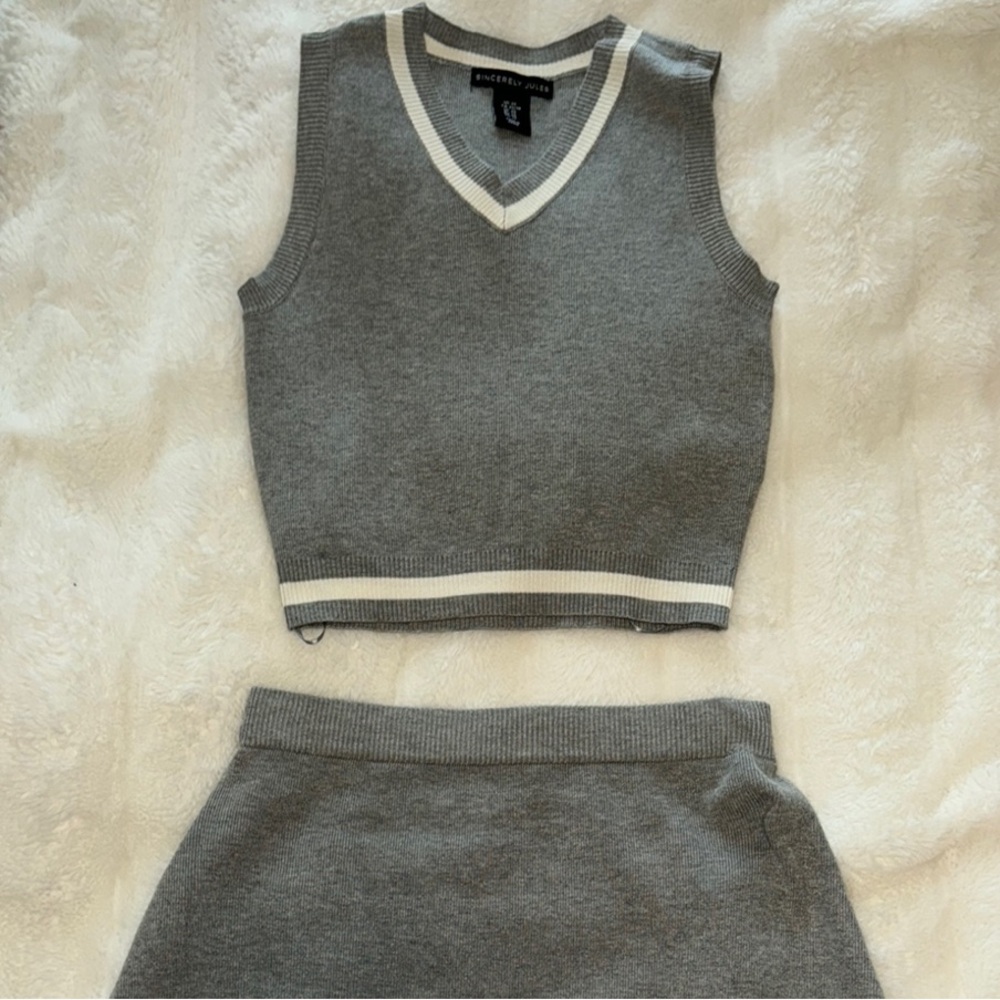 Stylish Gray Knit Skirt Set with White Trim